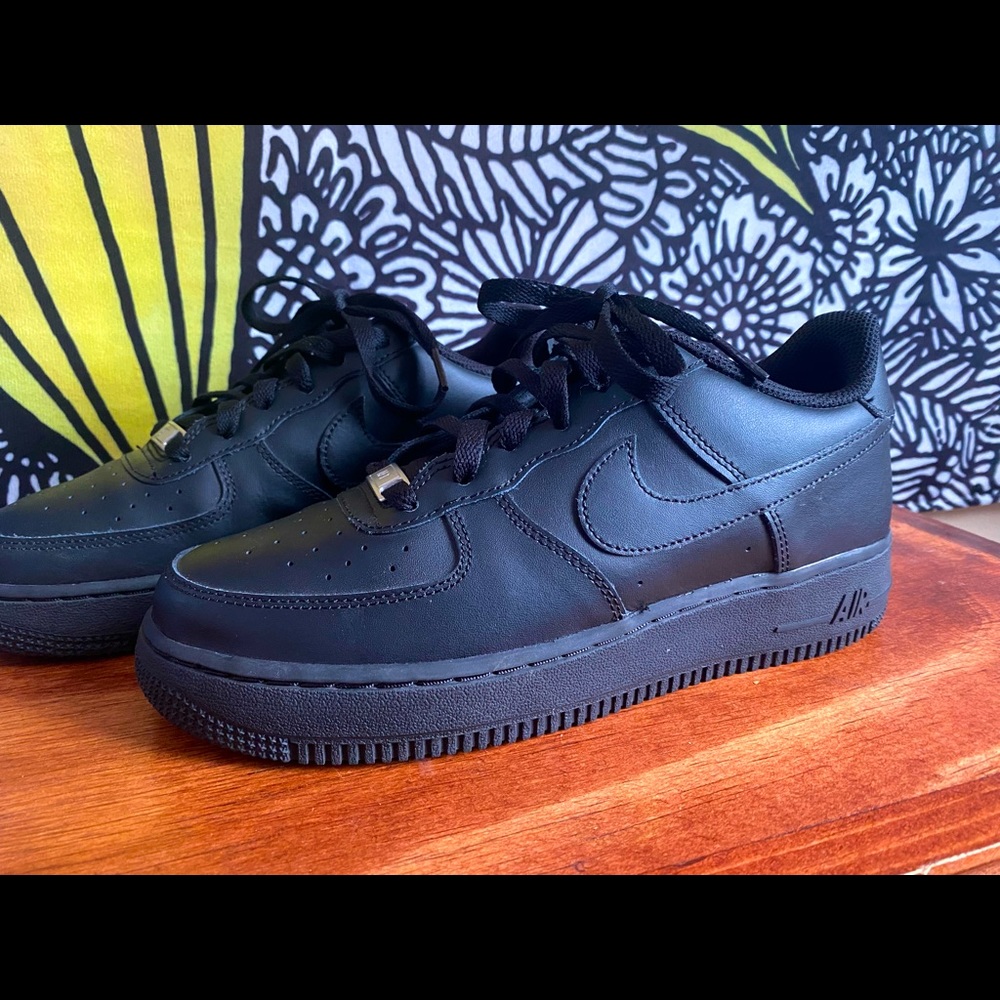 Nike Air Force 1 (black) size 8 - Picture 1 of 2